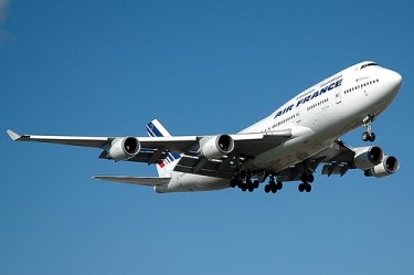 Air France Boeing 747-440 d'Air France during landing by caribb on Flickr (CC BY-NC-ND-2.0)