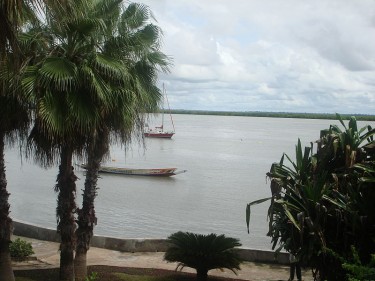 The Casamance river at Ziguinchor (Senegal) by KaBa on Wikipedia under license Creative Commons (NC-BY-2.0).