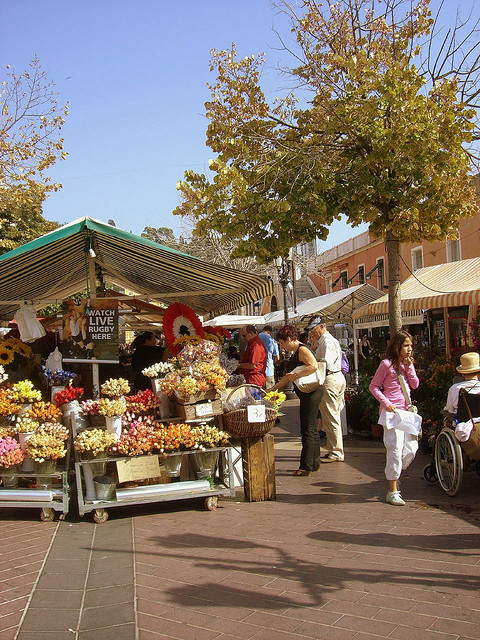 The Nice flower market by Chris230*** on FlickR (License CC-2.0)