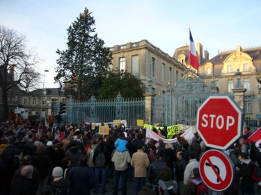 Manifestation pour la régularisation des sans papiers à la préfecture de région à Rennes.