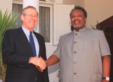 President Ismaïl Omar Guelleh (right) with Donald Rumsfeld (left), 2002 via wikimédia Public Domain 