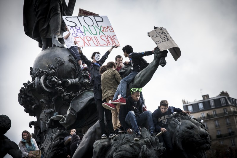 Students protesting Leonarda Khatchik Paris