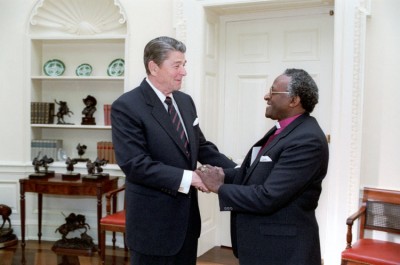 Ο Reagan και ο Tutu - Public Domain