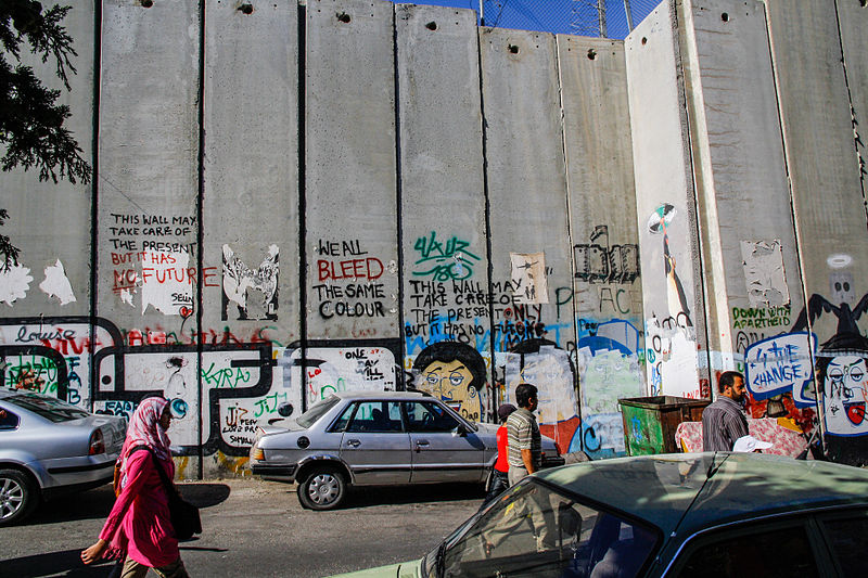 Mur israélo-palestinien côté Palestine, entre Yérushalaim et Beitlehem. via JDesplats CC BY-SA 3.0