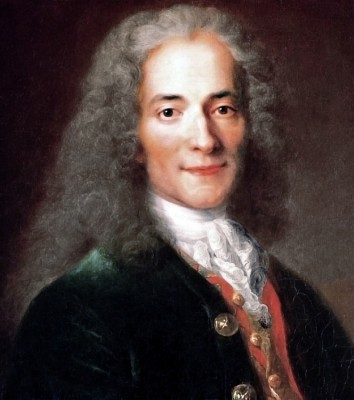 Atelier de Nicolas de Largillière, portrait de Voltaire (détail) Musée Carnavalet Workshop of Nicolas de Largillière [domaine public], via Wikimedia Commons