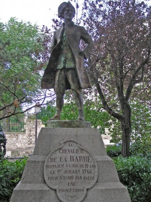 Statue du Chevalier de La Barre, à Montmartre (Paris) Photo helicongus sur panoramio, CC BY-ND 3.0
