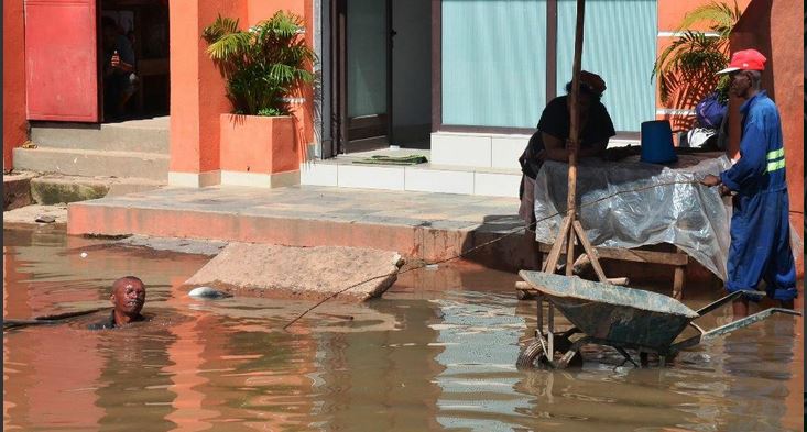 فيضانات في مدينة أنتاناناريفو، مدغشقر. نشرتها Mirana Priscilla عبر تويتر 