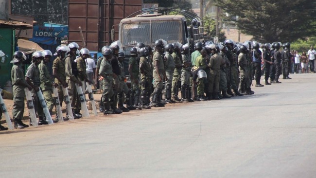 Forces armees en Guinee pendant des manifestations via GuineeWeb CC-BY-20 